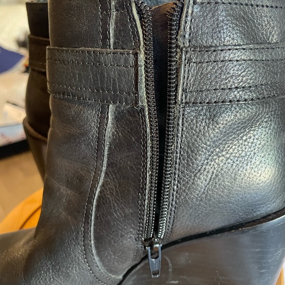 Arturo Chiang Black Leather Patrizio Wedge Bootie Women's sz 7
l - Picture 4 of 7